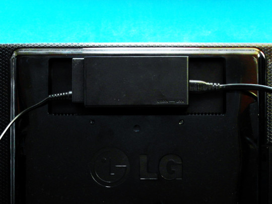 LG M2352J-PM